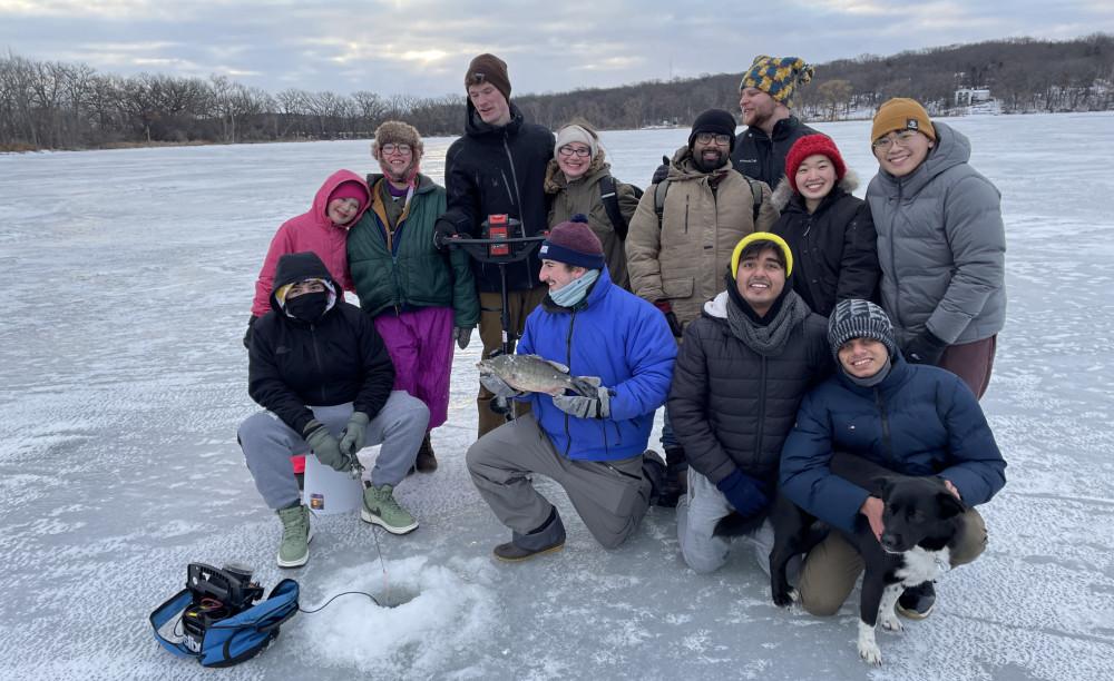 克里斯·芬克教授和伯洛伊特大学的学生们展示了他们的冰钓成果.